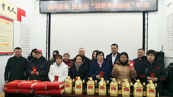 2019年2月1日，怀柔区支部开展节前送温暖活动.jpg