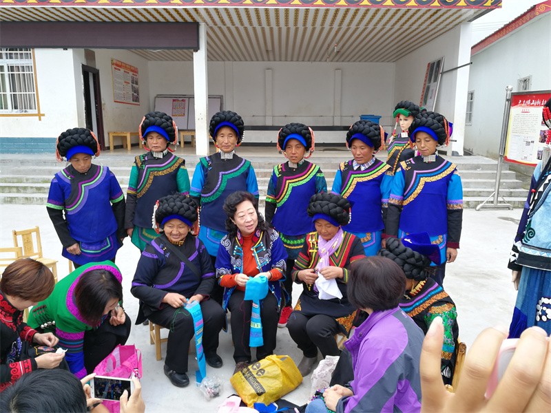 02-2017年11月 闫傲霜赴四川凉山考察越西县白果乡桥勒莫村.jpg