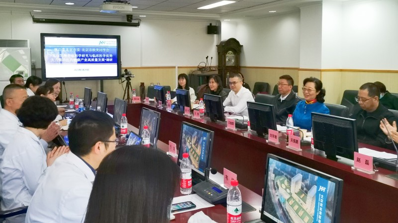 20230329闫傲霜就“充分发挥北京科学研究与临床医学优势，大力推动医药健康产业高质量发展”到北京积水潭医院调研_800.jpg