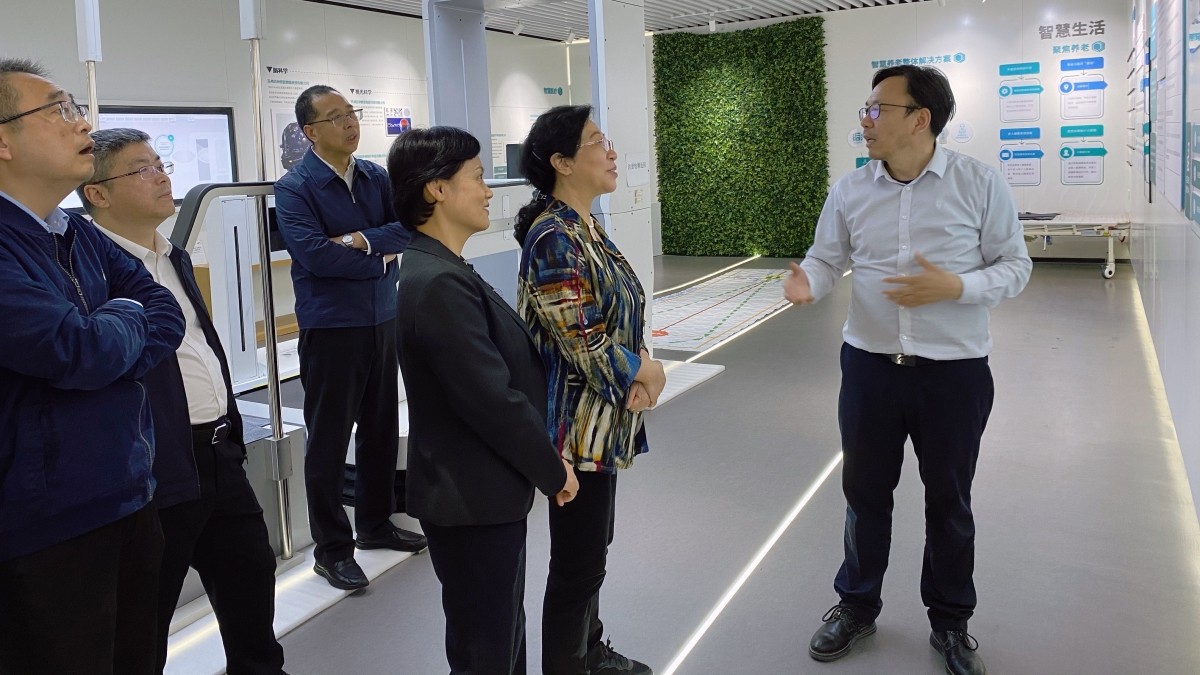 20230512闫傲霜带队就推动医药健康产业高质量发展赴上海、江苏调研-在苏州高新区医疗产业园调研_1200.jpg