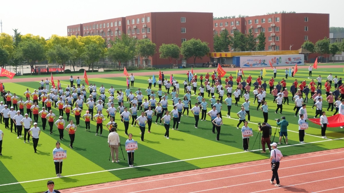 运动员作广播体操展示_副本.jpg